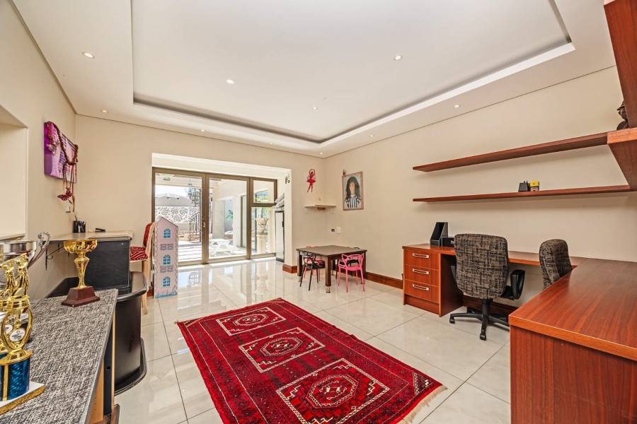 8 Bedroom Property for Sale in Baronetcy Estate Western Cape